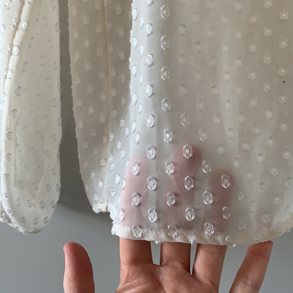 Gorgeous cream blouse. Perfect for work - Picture 4 of 4